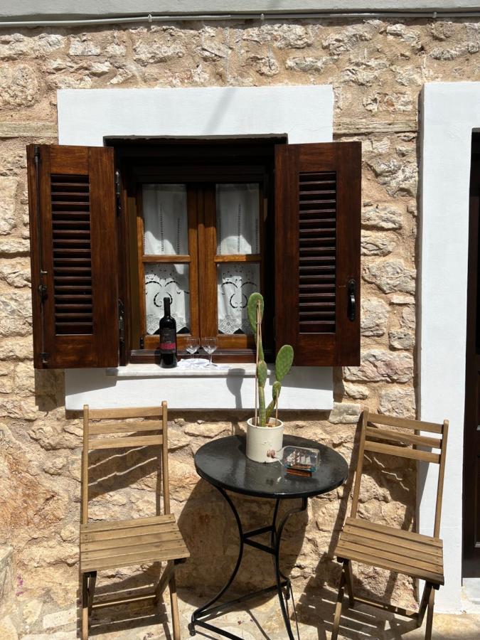 Luca'S Houses Chalki Town 외부 사진