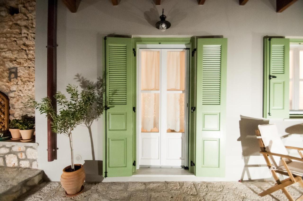 Luca'S Houses Chalki Town 외부 사진