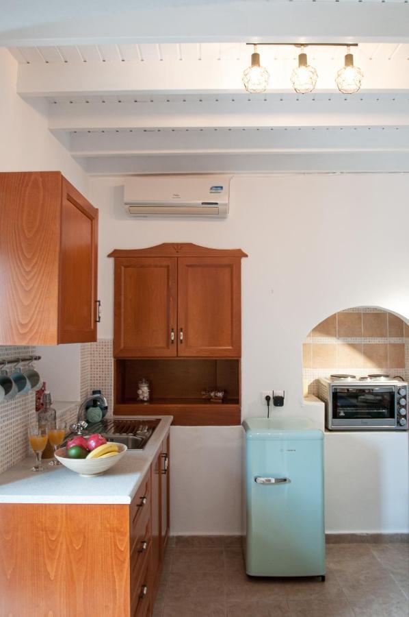 Luca'S Houses Chalki Town 외부 사진