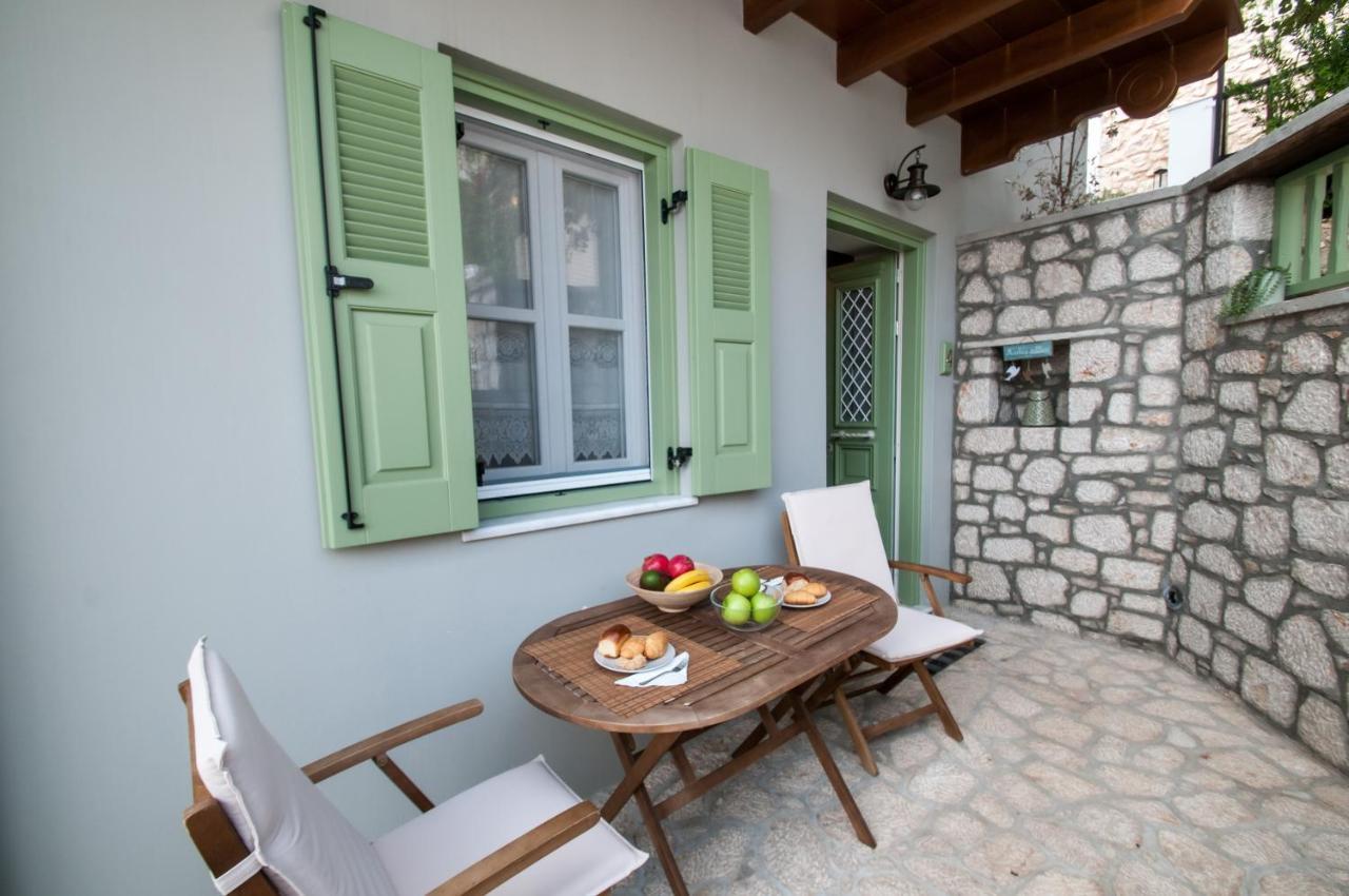 Luca'S Houses Chalki Town 외부 사진