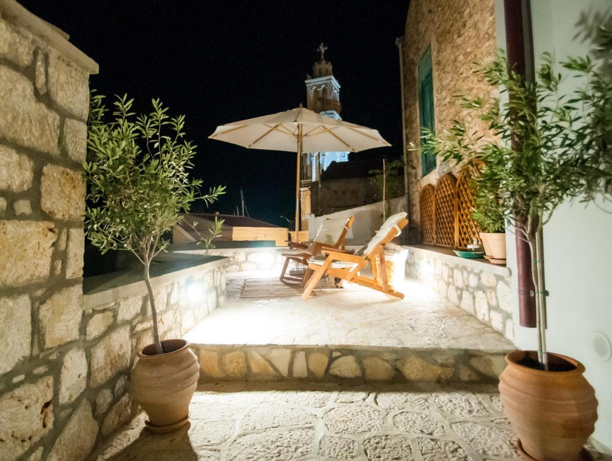 Luca'S Houses Chalki Town 외부 사진