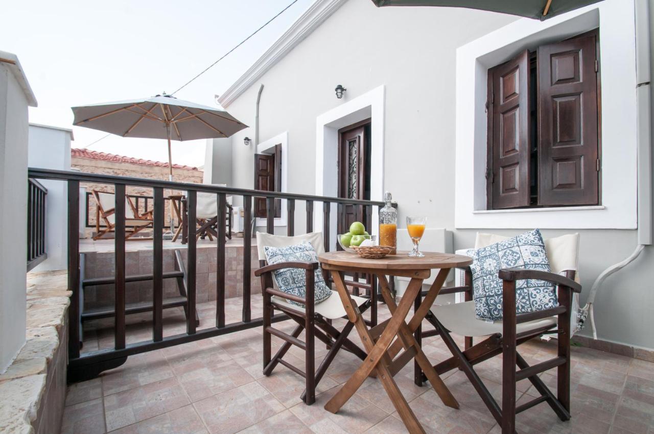 Luca'S Houses Chalki Town 외부 사진