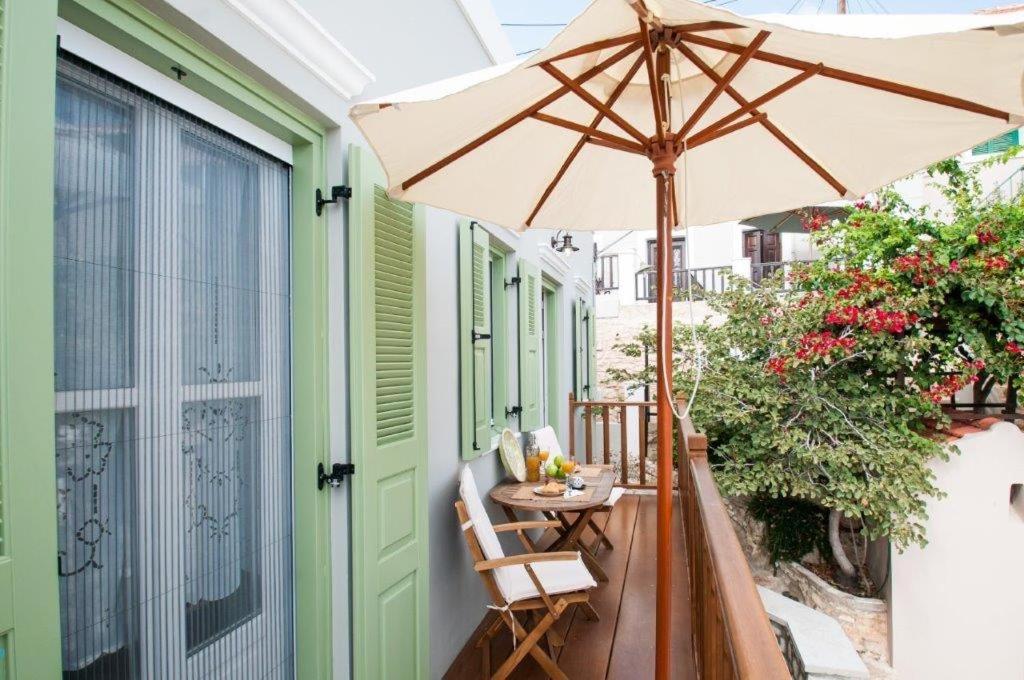 Luca'S Houses Chalki Town 외부 사진
